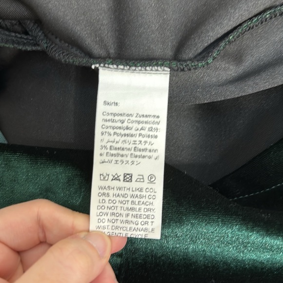 Women’s Chiquease Lapel Neck Single Button Green Velvet Blazer & Skirt Set. Sz M - Picture 15 of 16